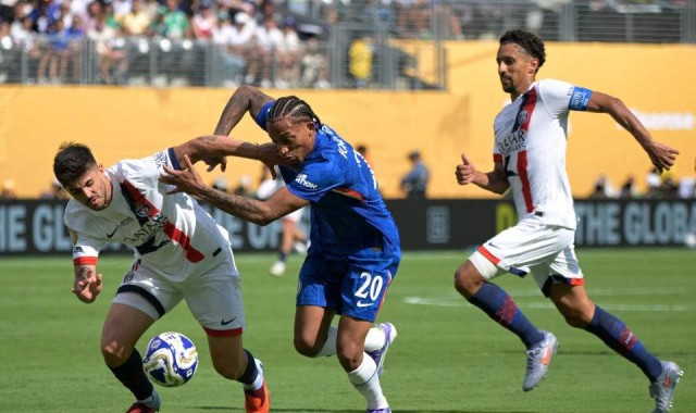 走下神坛！蓝军以简单粗暴之姿粉碎巴黎梦幻，简约足球撕裂“无解”神话