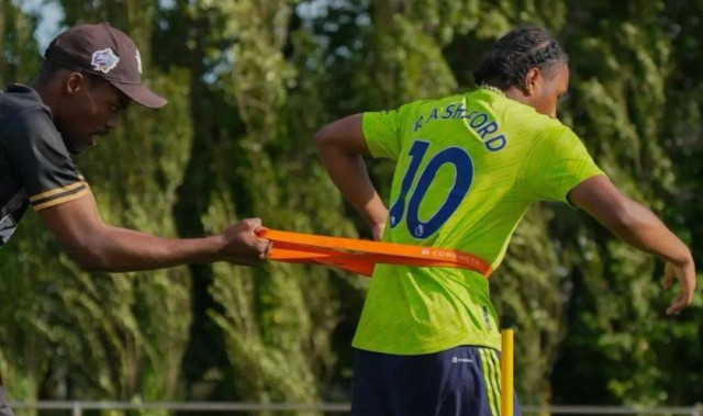 法甲天才前锋穿曼联球衣踢球，标价5000万！红魔或免费签英超空霸