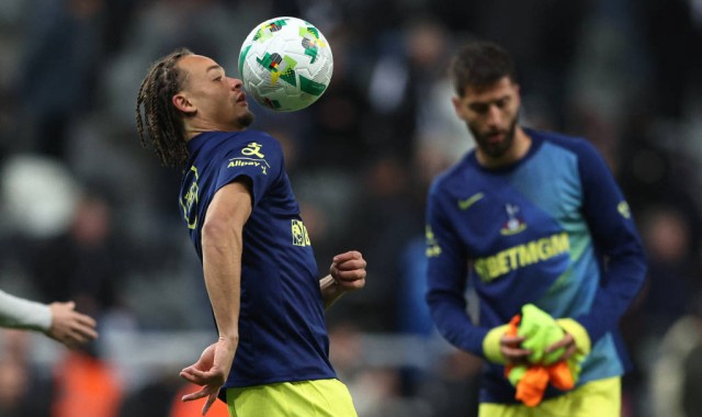 英格兰联赛杯第4轮：纽卡2-0热刺进联赛杯8强 沃尔特马德破门沙尔建功