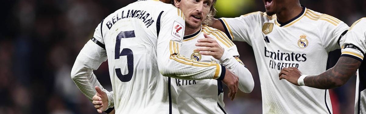 西甲国家德比：皇马主场争冠维稳，巴萨客场逆袭破局