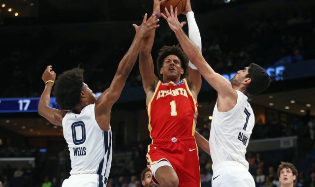 季前赛-约翰逊20+7+2波尔津吉斯13分 老鹰擒熊