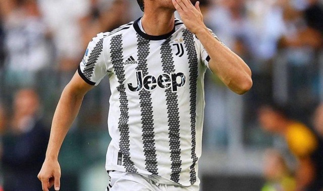 巴萨与AC米兰争夺弗拉霍维奇 意甲金靴前往沙特赚取高薪，年薪翻五倍