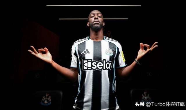 英超4豪门压哨变脸引爆新赛季！曼联豪赌曼城换门，利物浦F4诞生