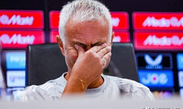 费内巴切背叛穆里尼奥？将其解雇后，俱乐部迅速引进4名球员