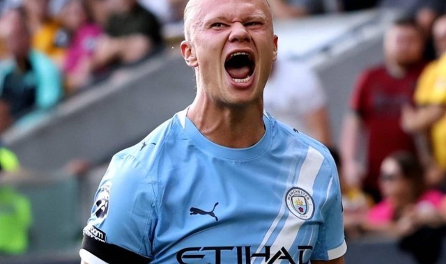 曼城输球哈兰德孤掌难鸣，阿森纳五球狂胜登顶英超！15岁小将助攻