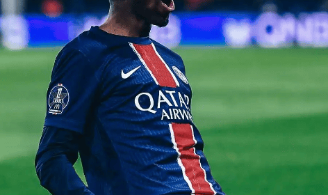 绝了，才拿金球奖就开始摆烂！1亿巨星心满意足，大巴黎无奈摇头