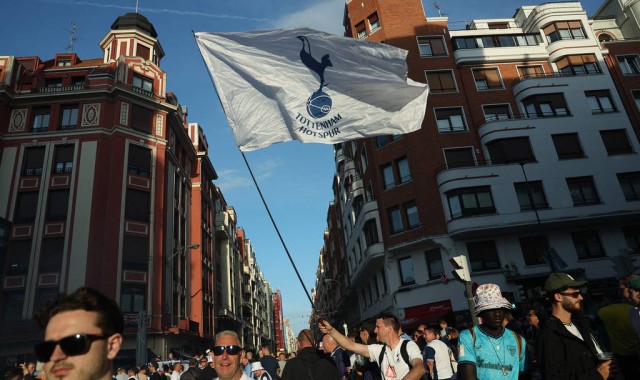 爆冷夺冠！热刺联赛耻辱17名，欧联杯却封王，下赛季踢欧冠！