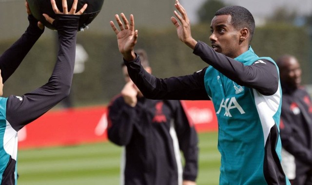 9000万解约金！利物浦领衔3大豪门哄抢德甲天才，中卫争夺战白热化