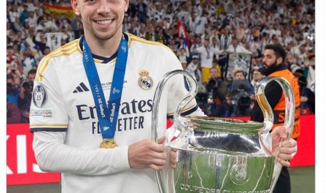 皇马官方祝巴尔韦德27岁生日快乐，加盟至今出战323场斩获14冠