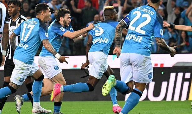 意甲冠军复仇时刻！那不勒斯主场誓斩卡利亚里，双枪领衔冲击晋级