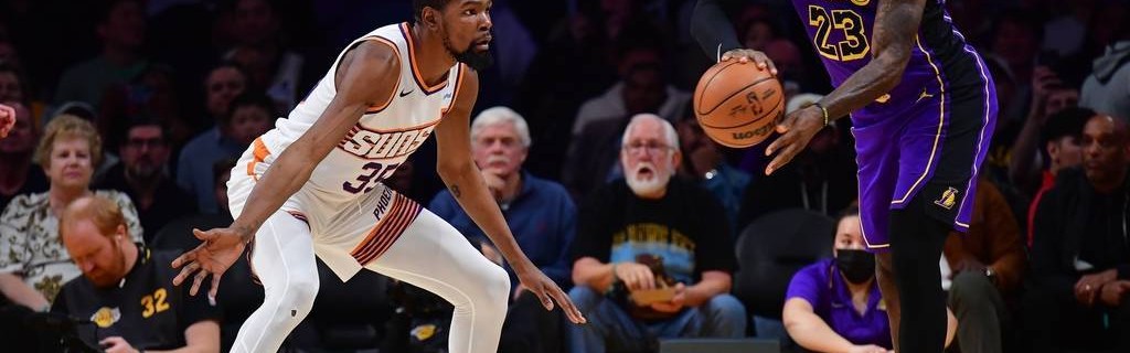 小里弗斯：詹姆斯进攻武器库还不到杜兰特一半