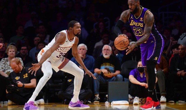 小里弗斯：詹姆斯进攻武器库还不到杜兰特一半