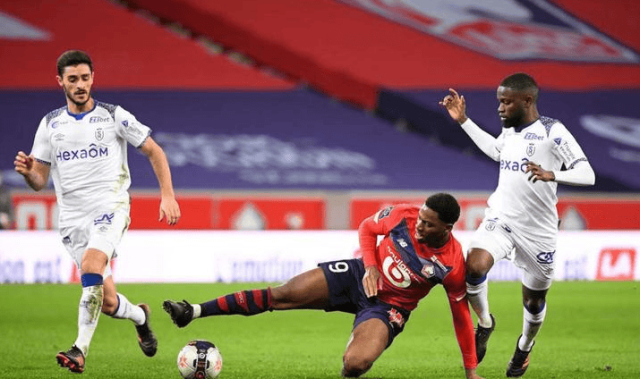 法甲焦点战：里尔冲四背水一战，兰斯保级生死时速