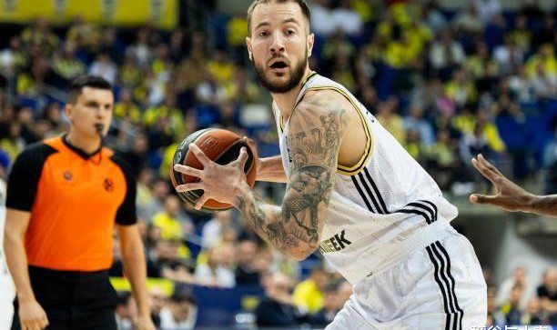 前马刺中锋将离开效力3年的老东家，他还会继续留在法甲赛场吗？