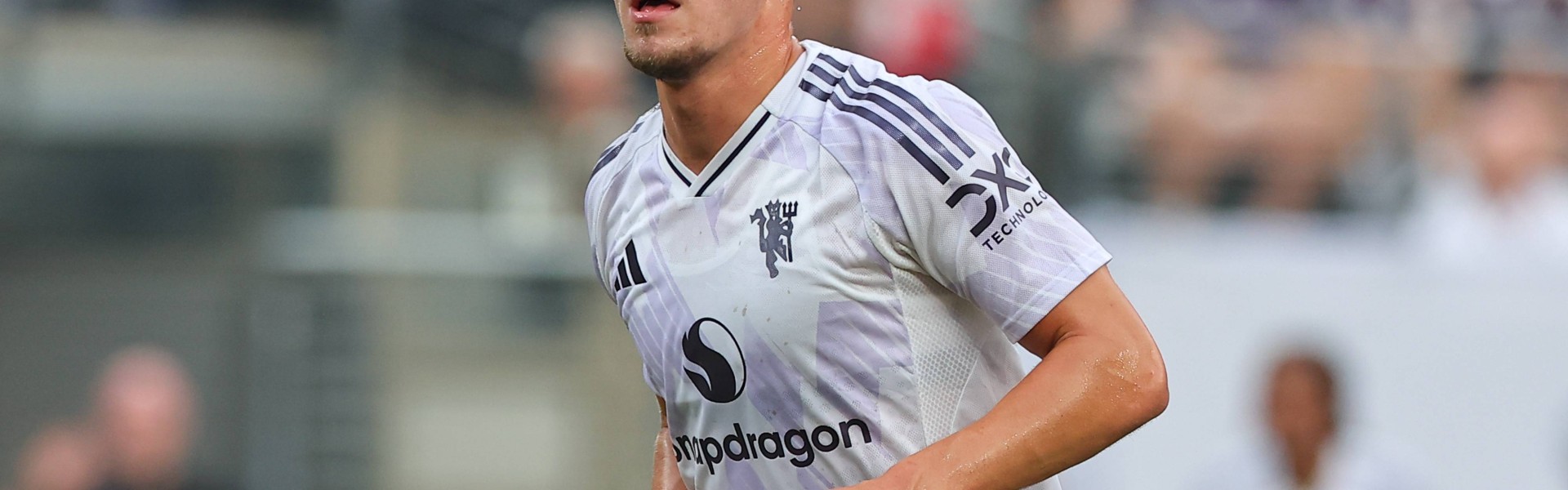 记者：米兰通过中间人与曼联接触，但尚未与霍伊伦的团队谈判合同